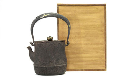 龍文堂安之介造 金銀象嵌玄月飛鳥文 鉄瓶（合箱）