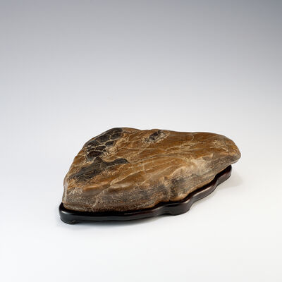 竹石庵題　瀬田川石「四海静波」鑑賞置物紅木台付（元箱）