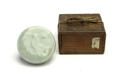 龍泉窯 青瓷香盒 羅漢文（共箱）