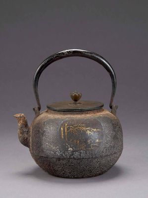 2253 金寿堂造金银镶嵌铁瓶