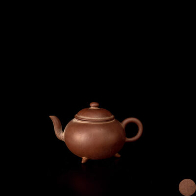 朱泥三足急須　在銘（箱付）