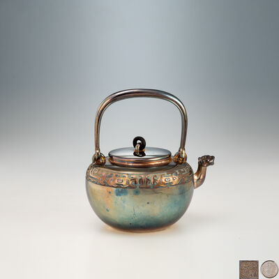 二世秦蔵六 嘉禮龍紋盉式白銀湯沸（二重共箱）