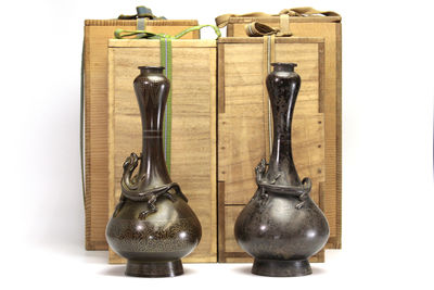 藏六觀 青銅龍卷銀象嵌壺式花器 一對（共箱）