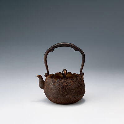 金銀象嵌飛鶴図荒地紋小鉄瓶